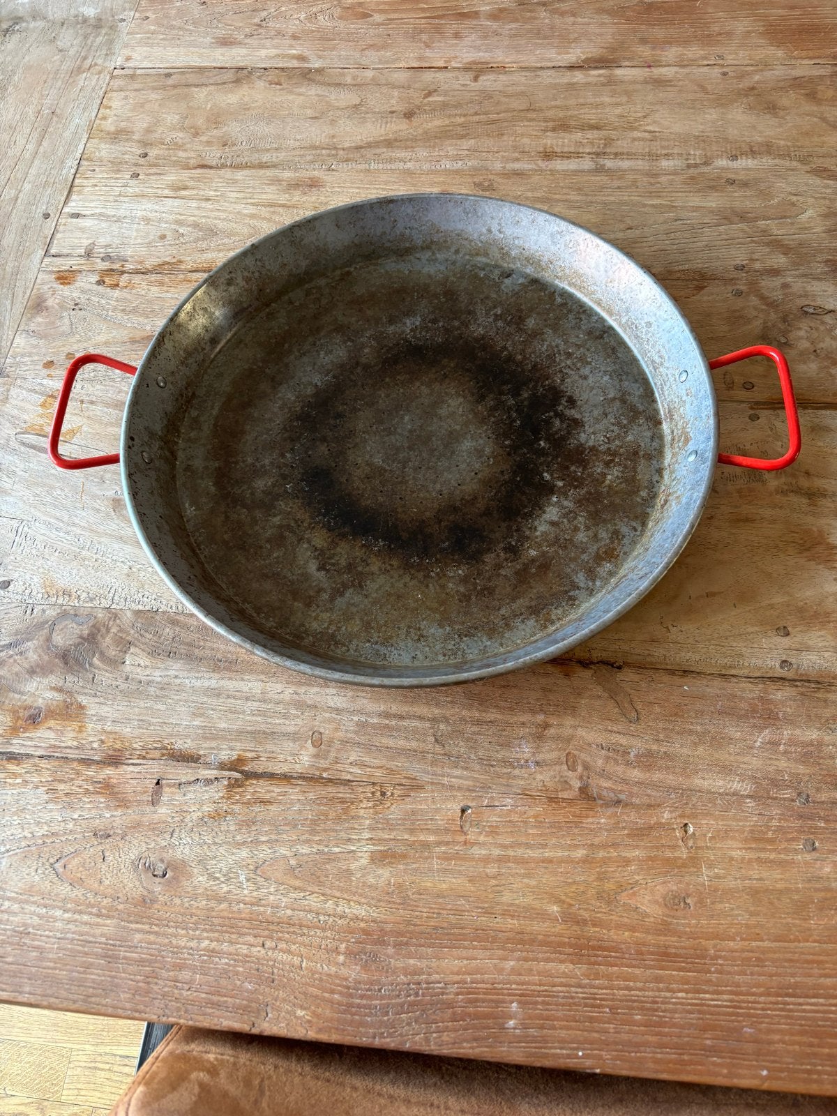 Te koop paellapan met rode handvatten. Diameter is 42 cm, Huis en Inrichting, Keuken | Potten en Pannen, Ophalen, Overige materialen