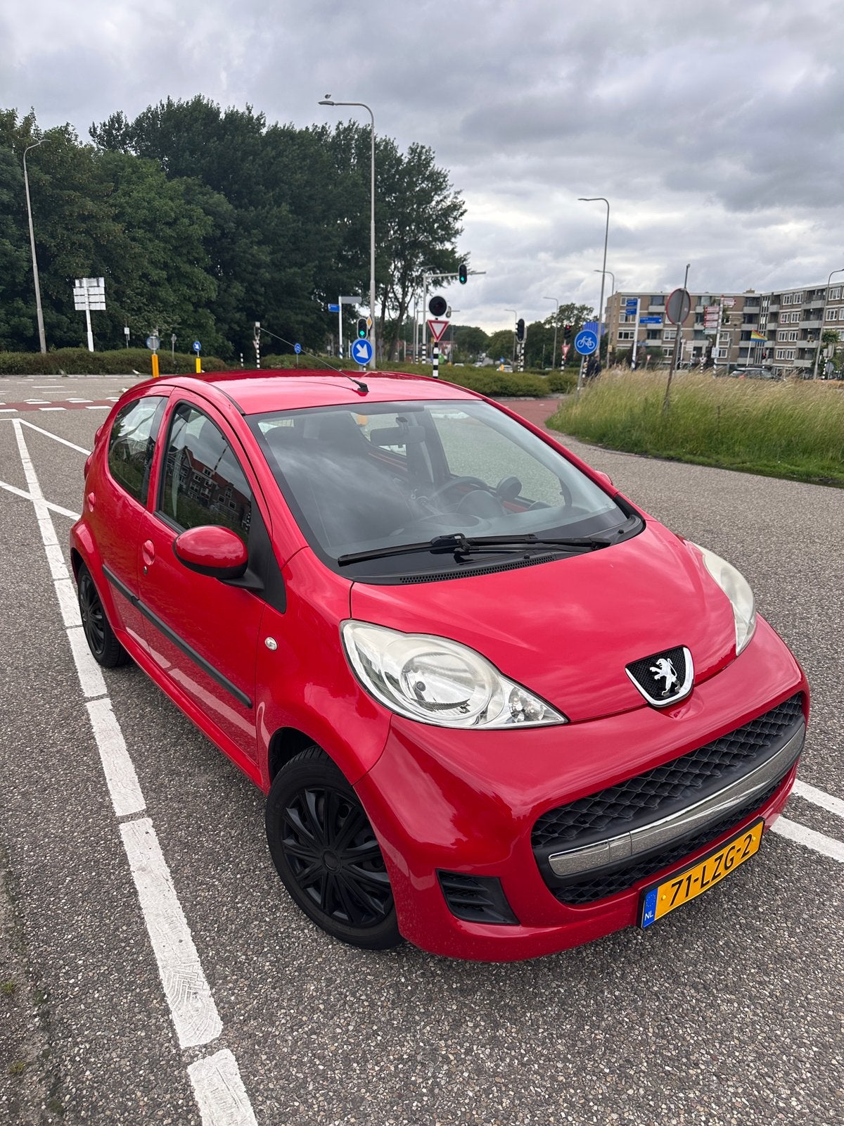 Peugeot 107 1.0 12V 5DR 2010 Rood, Auto's, Peugeot, Voorwielaandrijving, 4 stoelen, 68 pk, Origineel Nederlands