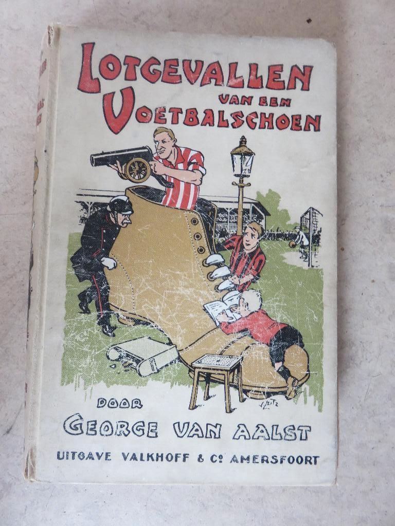 antiek boek: lotgevallen van een voetbalschoen, Ophalen of Verzenden
