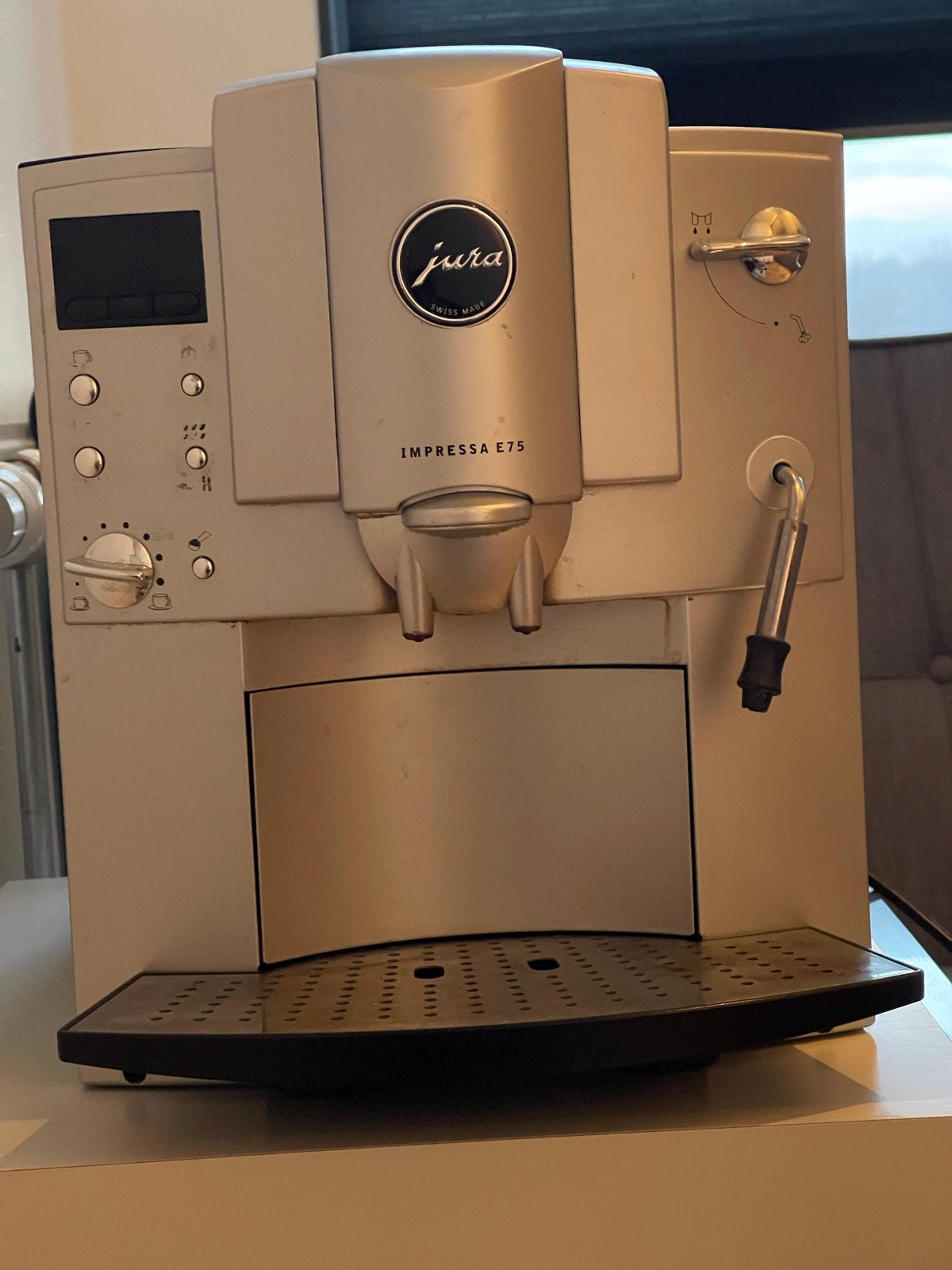 Jura Impressa E75 - voor onderdelen of hobby, Witgoed en Apparatuur, Koffiezetapparaten, Stoompijpje, Koffiemachine, Niet werkend