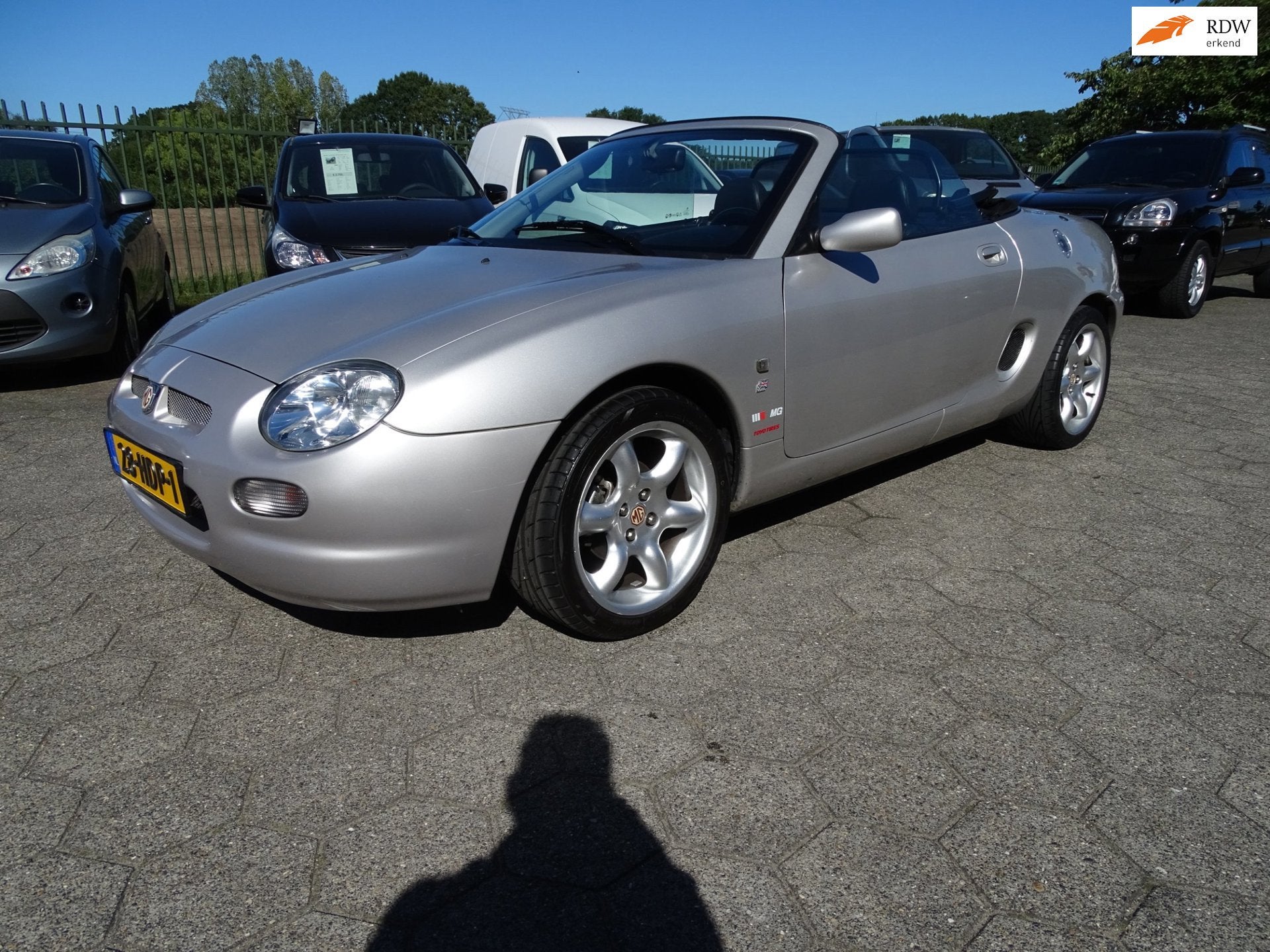 MG F 1.8i AIRCO, Achterwielaandrijving, Zwart, 4 cilinders, Cabriolet