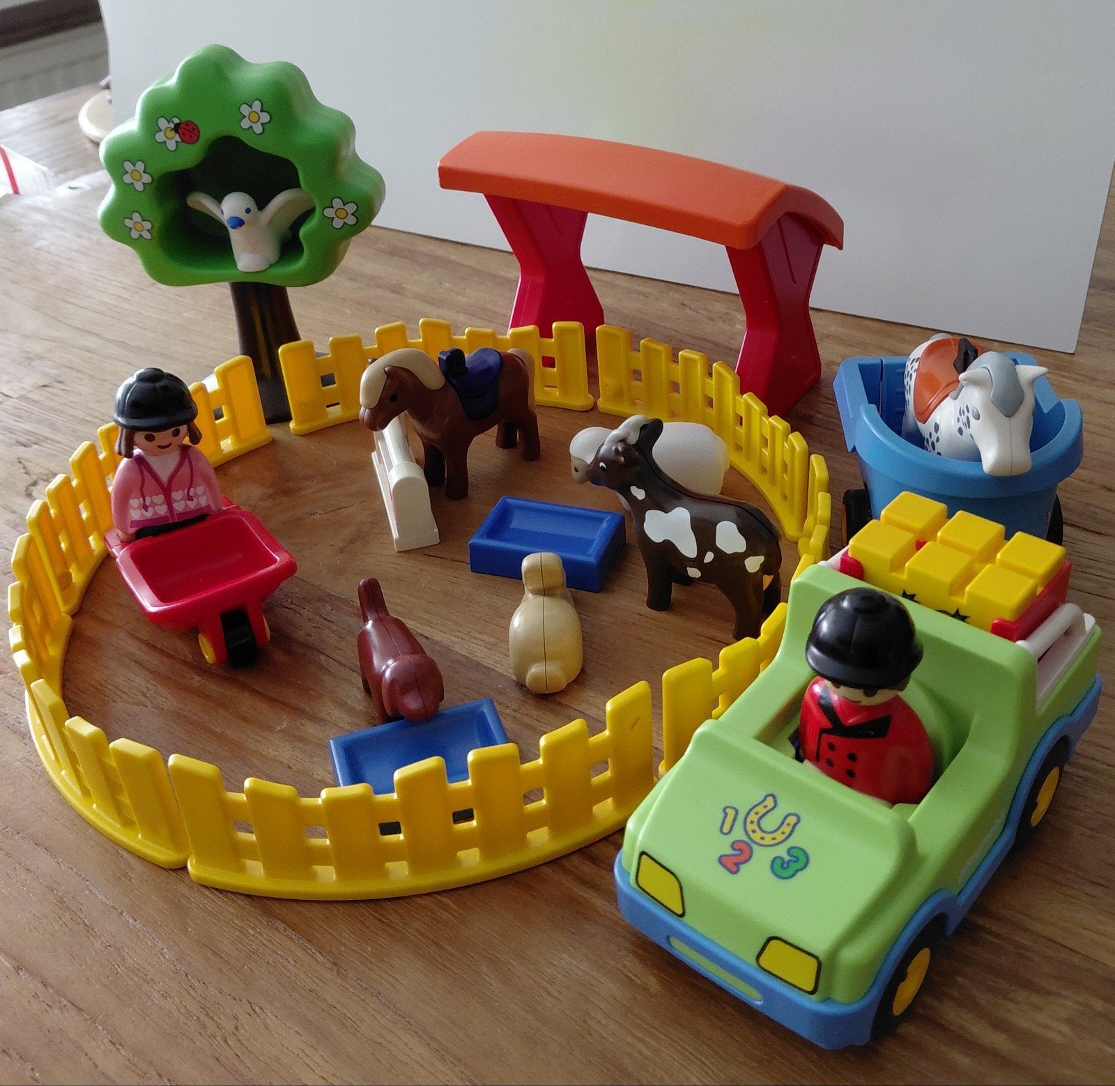 123 Playmobil kinderboerderij en paarden trailer, Ophalen of Verzenden, Gebruikt