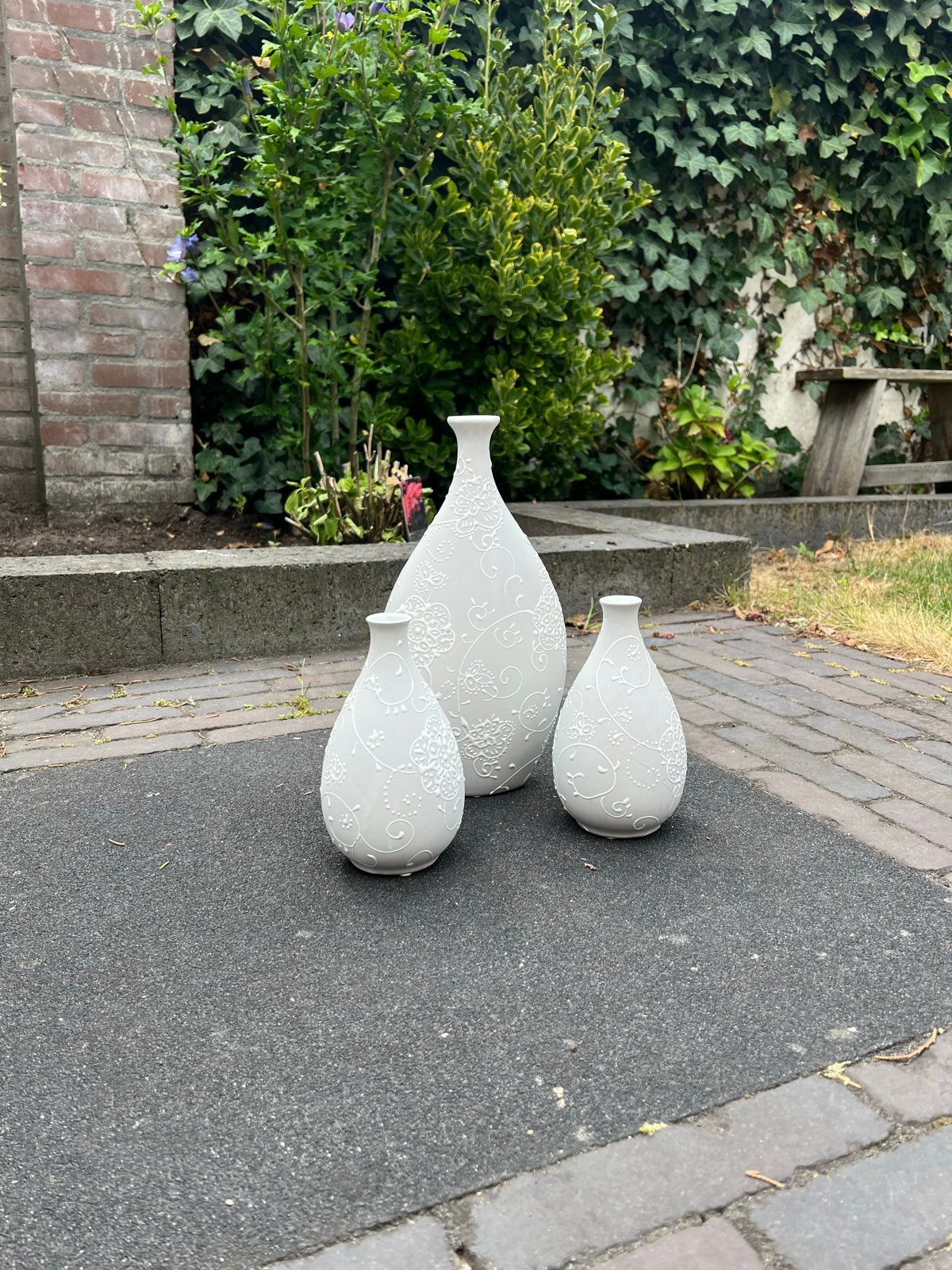 Set van 3 witte vazen met sierlijk reliëf, Ophalen, Gebruikt, Met patroon/structuur, Wit