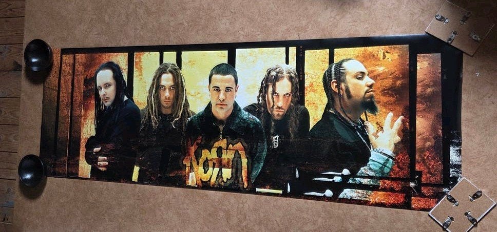 Poster van de band: Korn - 158x53cm - Merchandise, Rechthoekig Staand, Deurposter of groter, Ophalen of Verzenden, Zo goed als nieuw