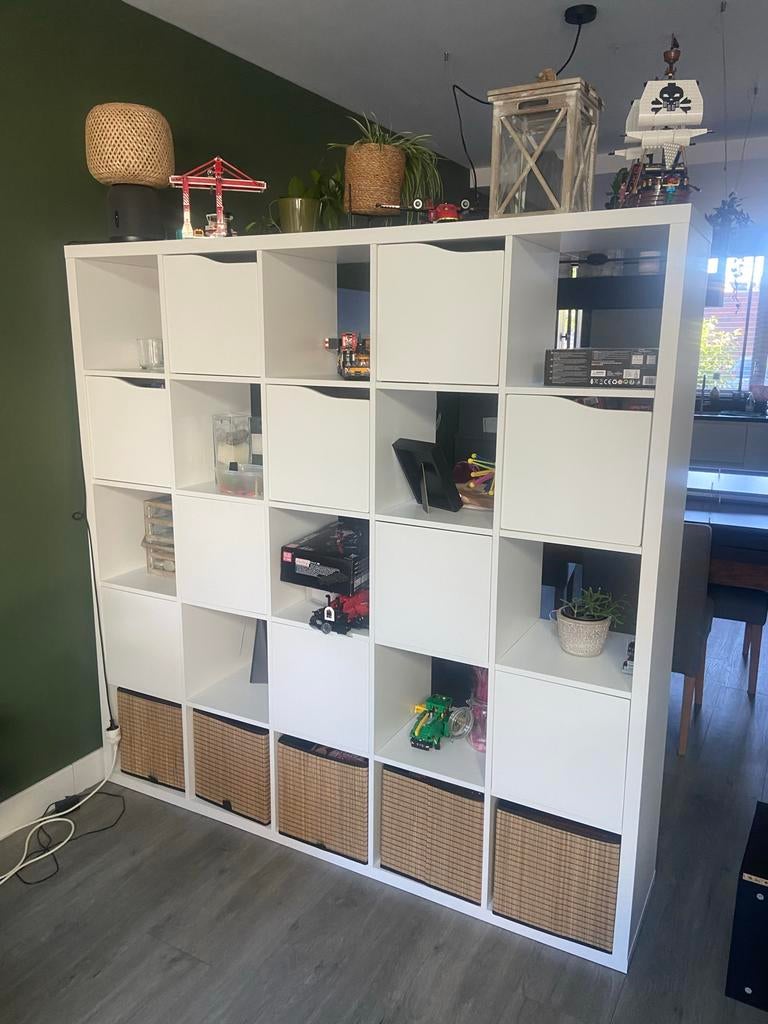 IKEA vakkenkast 5x5 met deurtjes en mandjes (roomdivider), Huis en Inrichting, Ophalen of Verzenden, Zo goed als nieuw