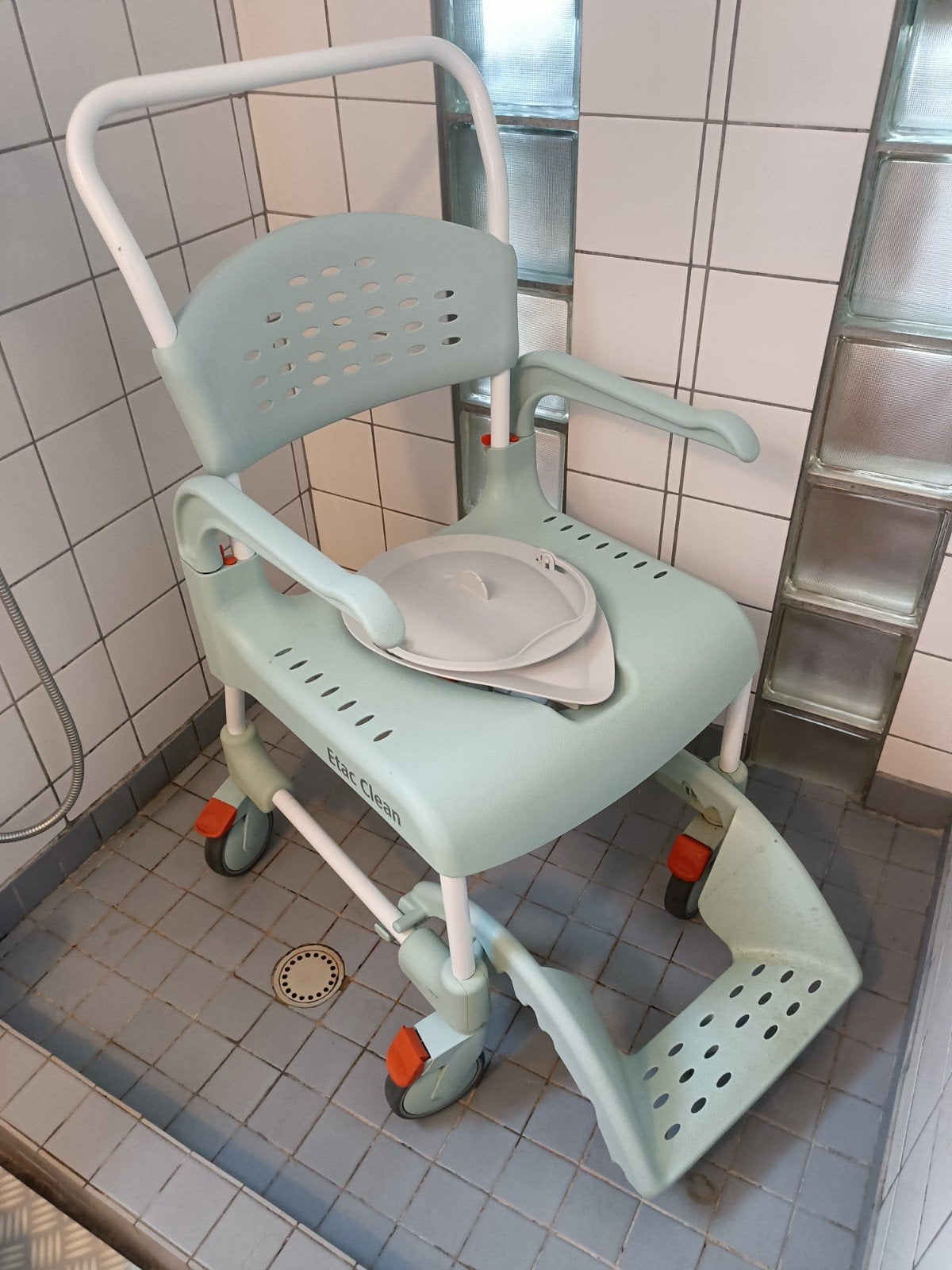 Douche/po stoel. Etac Clean 49 cm, Diversen, Verpleegmiddelen, Zo goed als nieuw, Ophalen