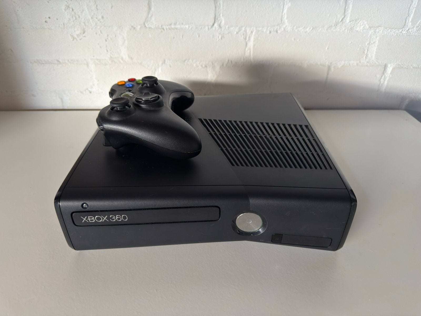 Xbox 360 S met controller en draadloze pc dongle, Spelcomputers en Games, Ophalen of Verzenden, Gebruikt, Met 1 controller, 360 S
