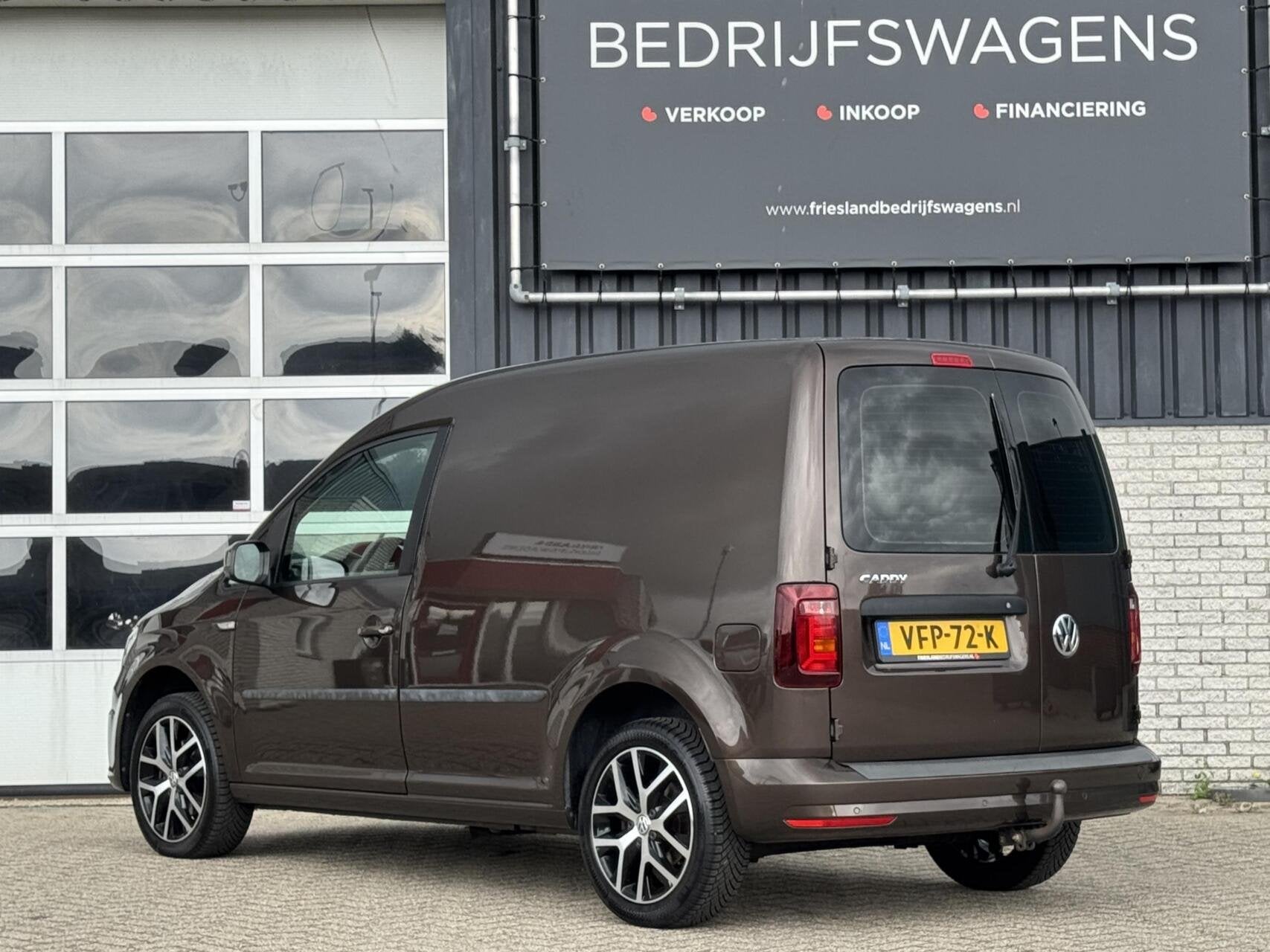 Volkswagen Caddy 2.0 TDI 185pk BMT Exclusive Edition Trekhaa, Stof, Gebruikt, 4 cilinders, Bruin