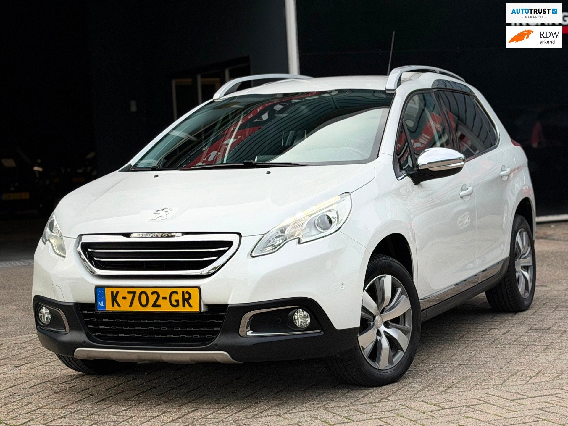 Peugeot 2008 1.2 PureTech Crossway AUTOMAAT ANDROID/NAVI/CRU, Auto's, Euro 5, 450 kg, Zwart, 1199 cc