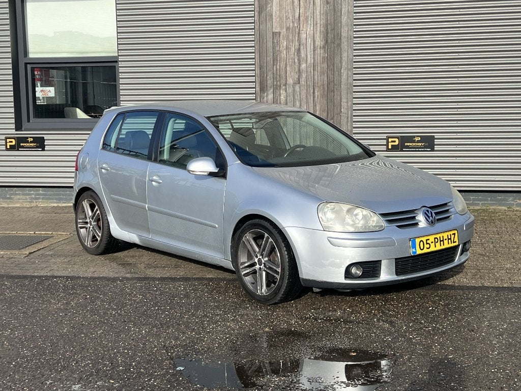 Volkswagen Golf 1.6 16V FSI 85KW 5D 2004 Grijs, Auto's, Volkswagen, Voorwielaandrijving, 4 cilinders, 620 kg, 1200 kg
