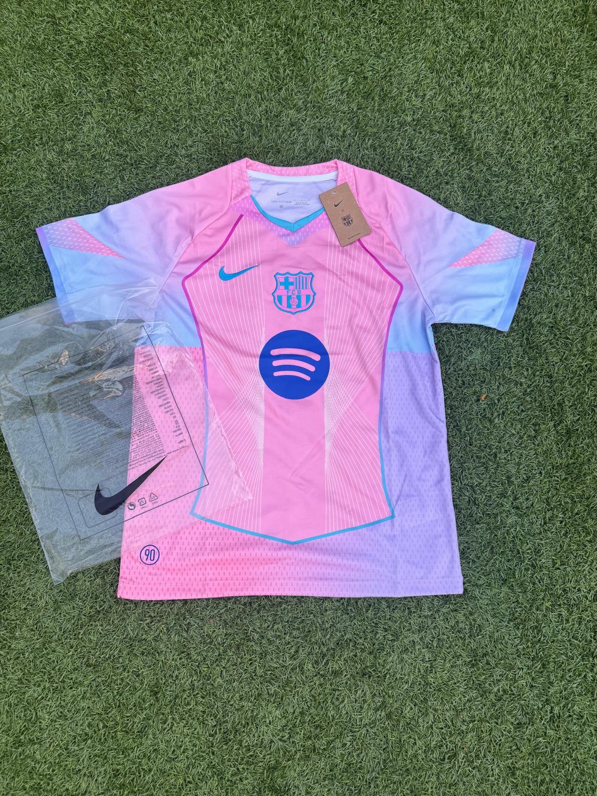 Special edition barca/ barcelona shirt maat M, Ophalen of Verzenden, Nieuw, Roze, Voetbal