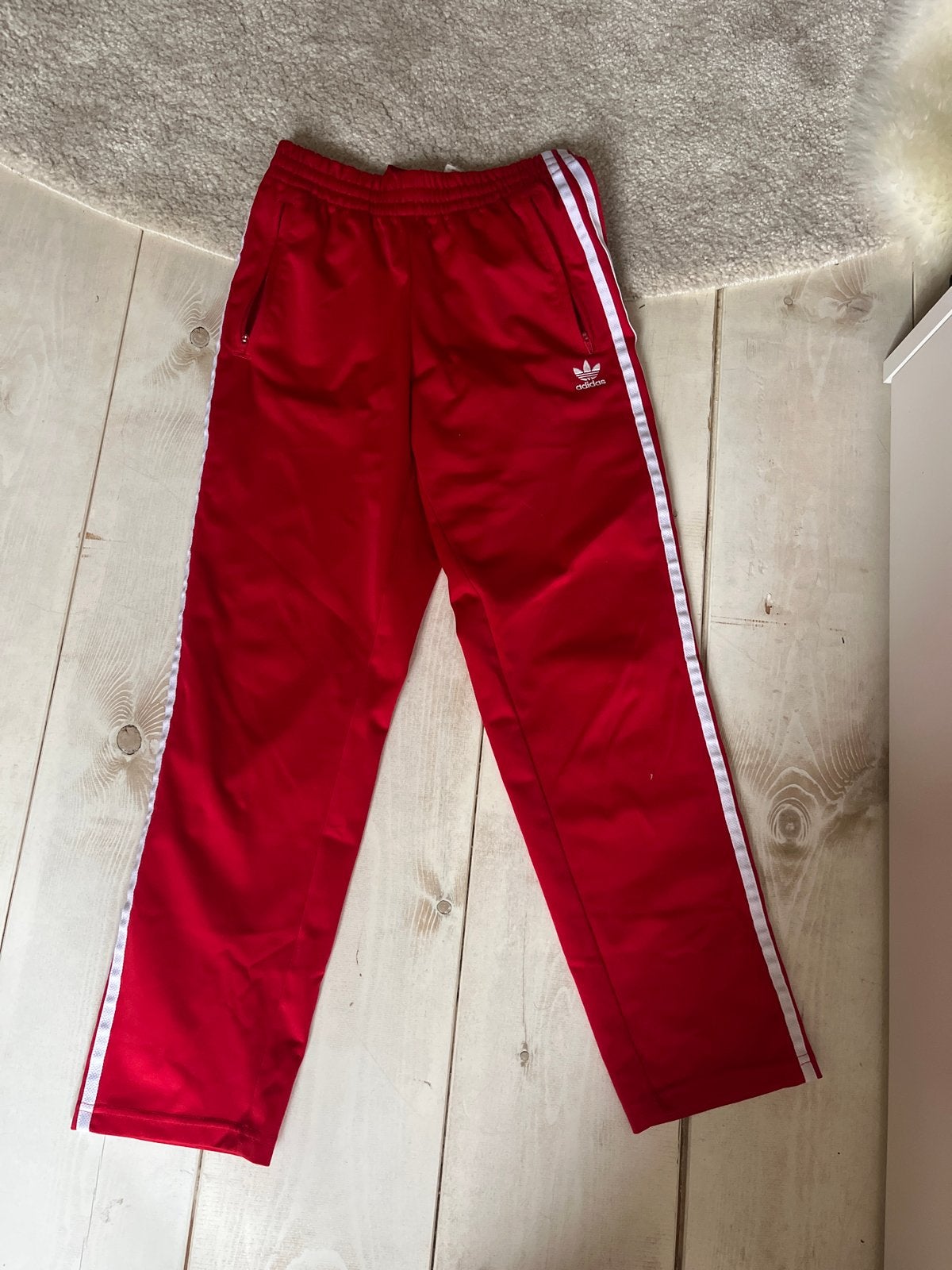 Adidas rode trainingsbroek - maat 152 (11-12 jaar), Ophalen, Gebruikt, Jongen of Meisje
