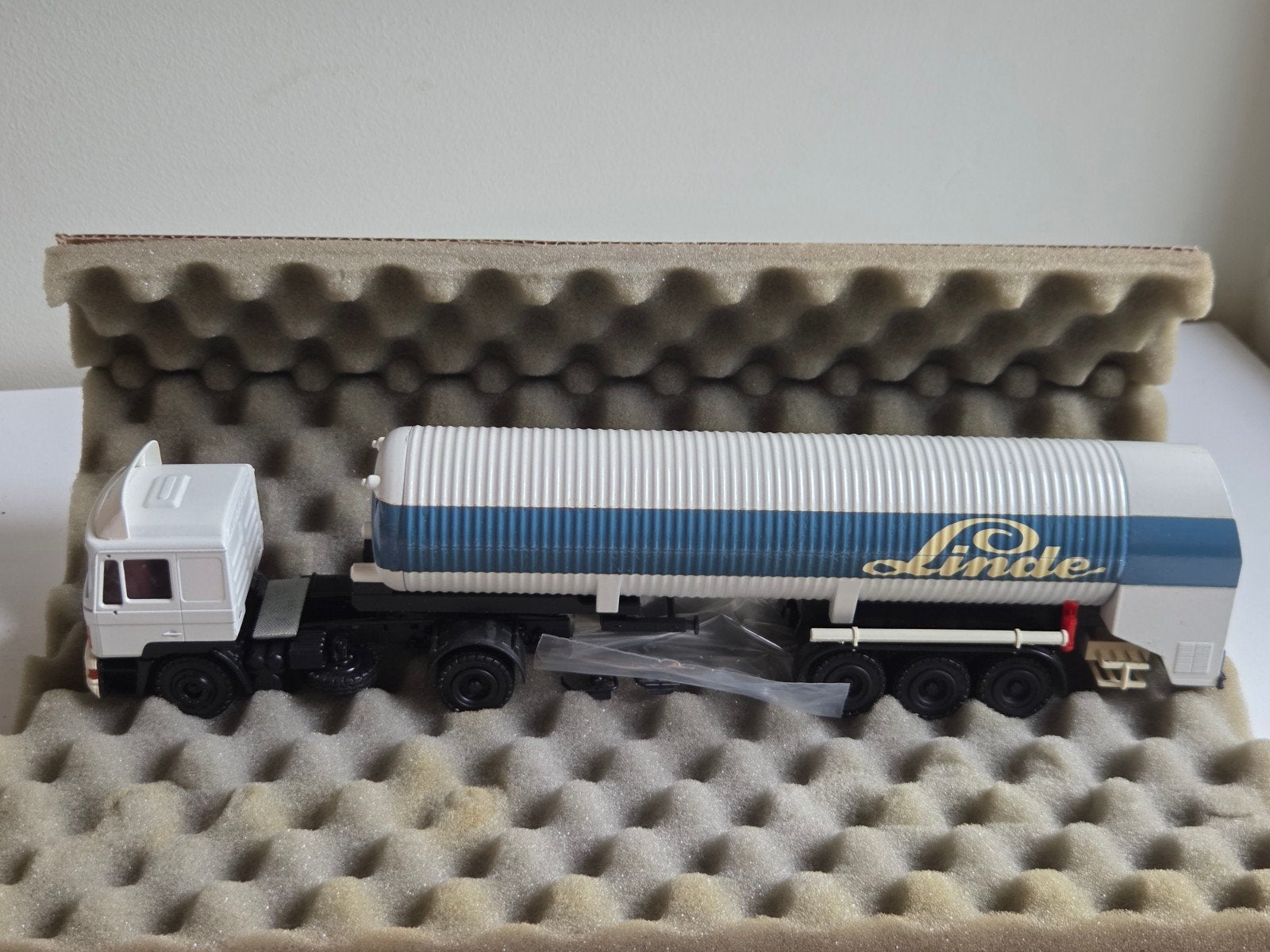Conrad  4127 MAN Linde Tankwagen Model - Nieuwstaat, Ophalen of Verzenden, Nieuw