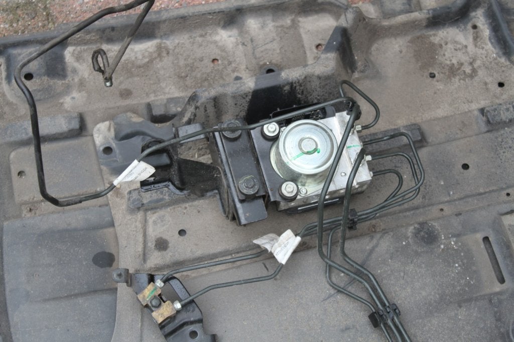 Nissan Leaf 2015 ABS pomp / bekrachtiger met remleidingen, Ophalen, Gebruikt, Nissan
