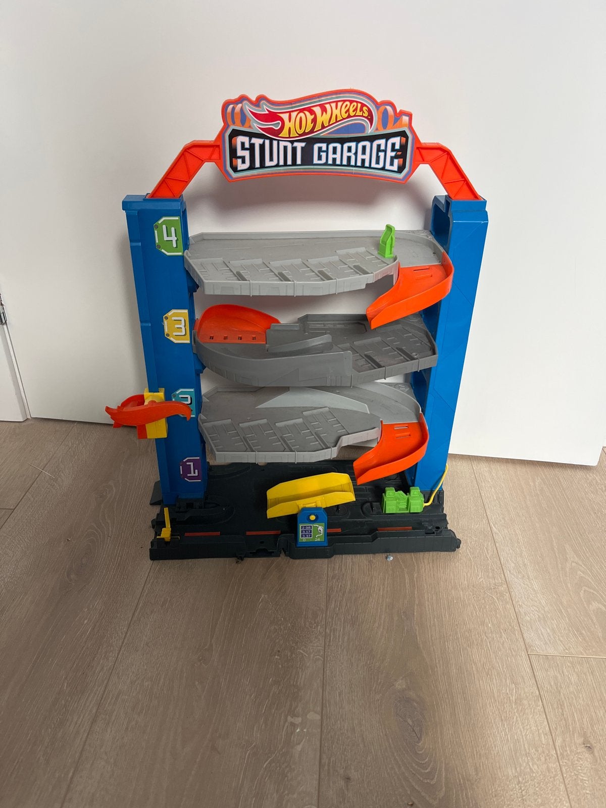 Hot Wheels Stunt Garage - Speelplezier gegarandeerd!, Ophalen, Zo goed als nieuw