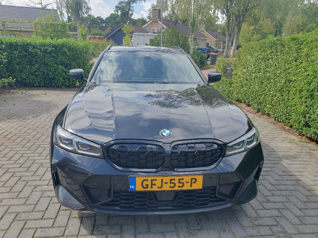 BMW 320i 184pk Touring. 2023. M-sport. Bomvol opties., Auto's, Achterwielaandrijving, Zwart, 4 cilinders, Leder en Stof