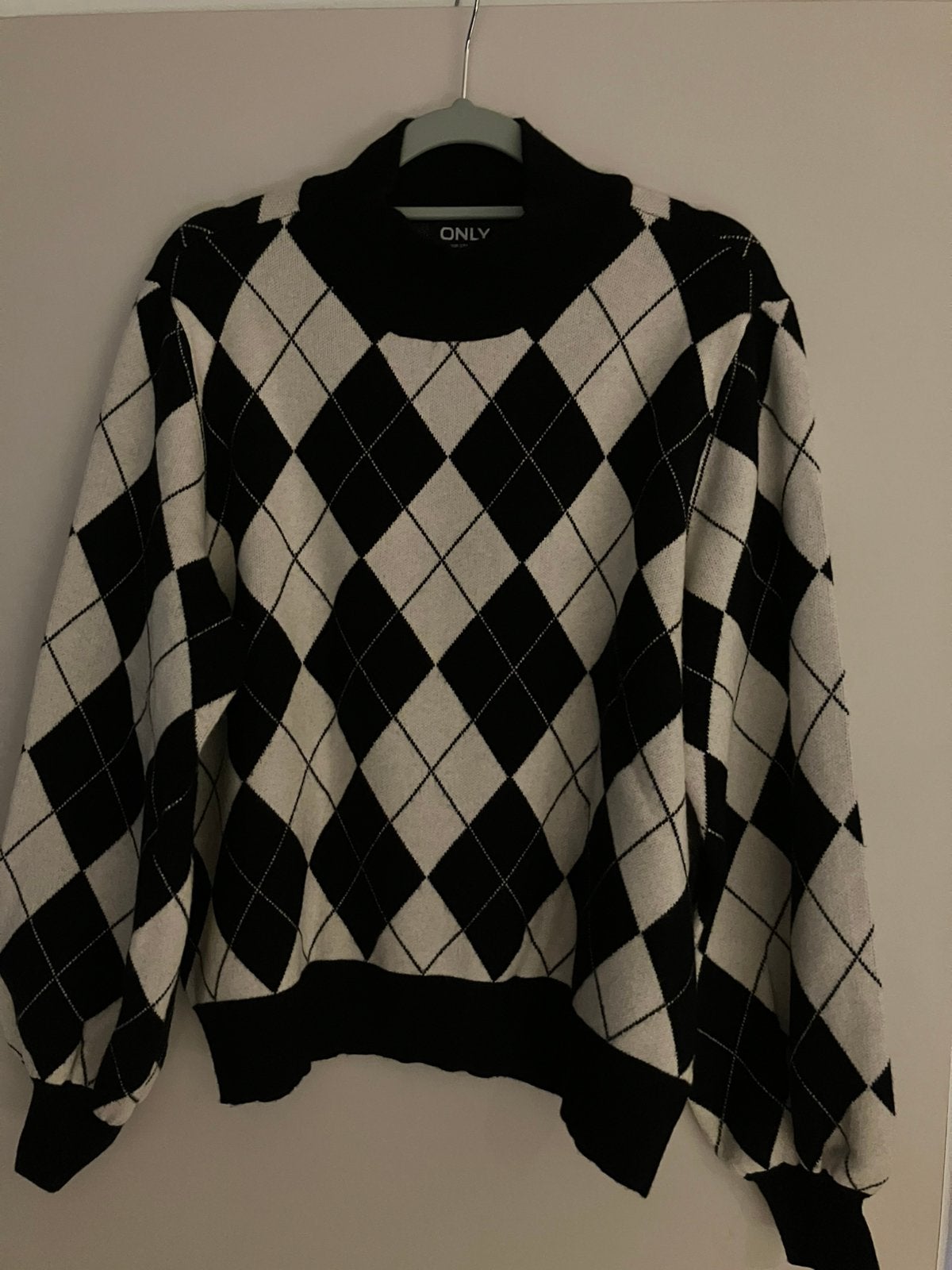 Zwart-creme gebreide trui pofmouwen /Only-L, Ophalen of Verzenden, Zo goed als nieuw, Maat 42/44 (L), Zwart