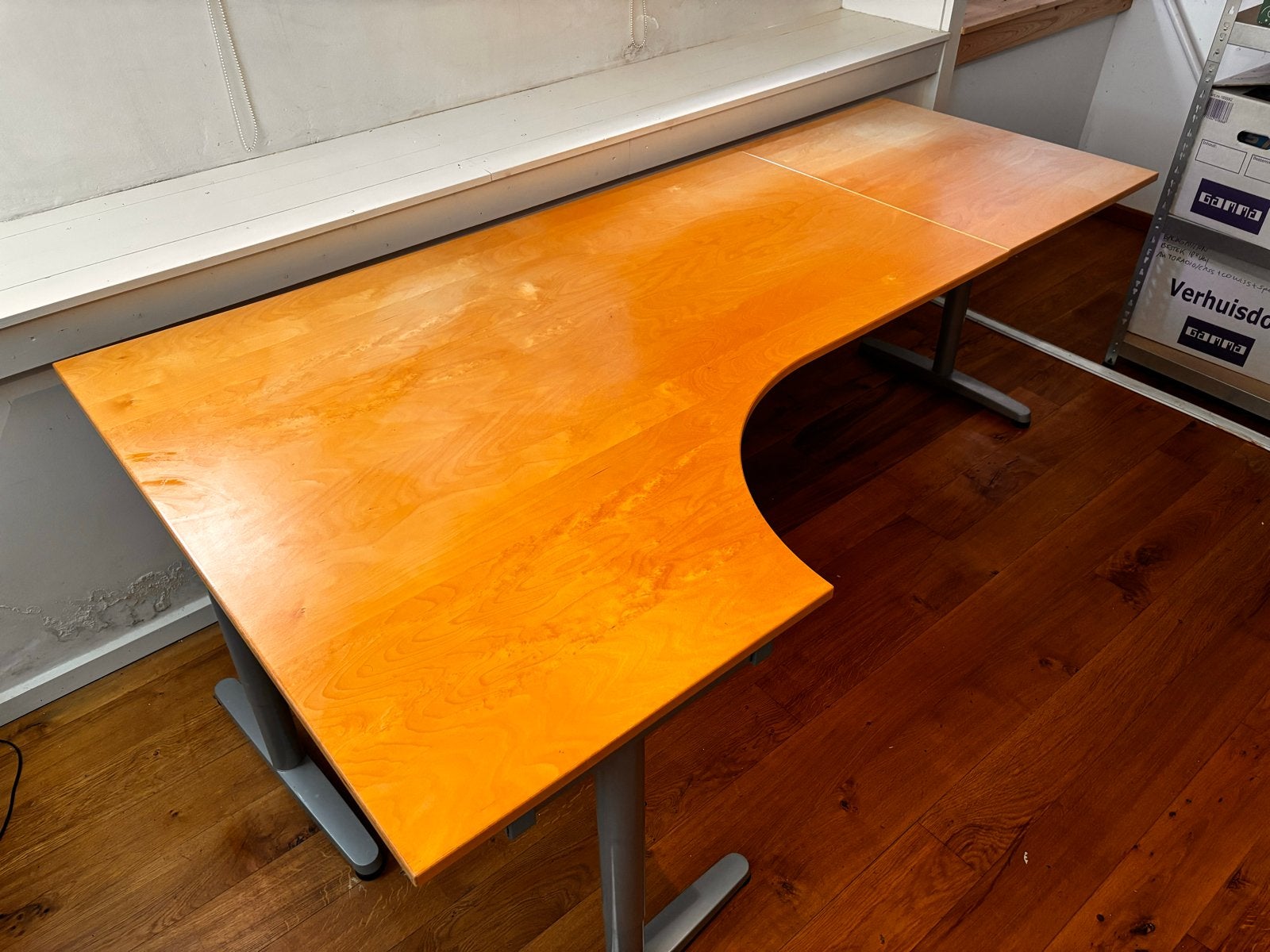 Ruim hoekbureau met verstelbare poten - Gebruikt, Ophalen, Hout, Hoekbureau, Zo goed als nieuw