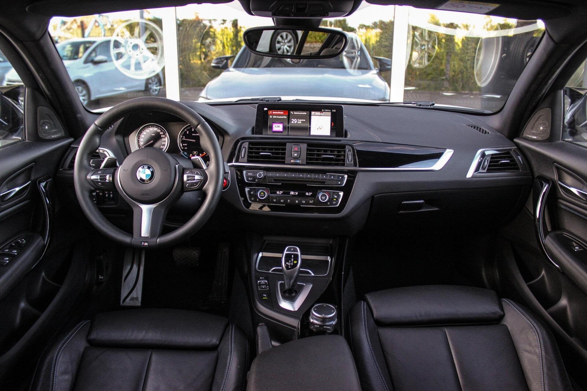 BMW 1-serie 120i Edition M Sport Shadow High Executive | 2e, 1998 cc, Achterwielaandrijving, Gebruikt, 4 cilinders