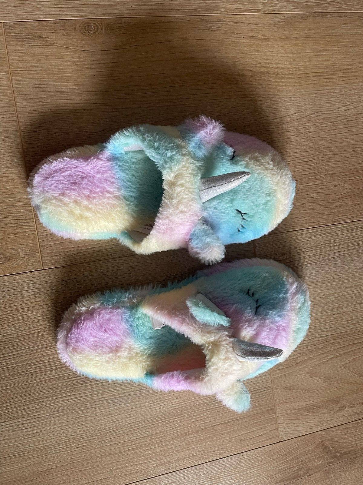 Ongebruikte regenboog eenhoorn pantoffels - Maat 38, Ophalen of Verzenden, Zo goed als nieuw, Overige kleuren, Pantoffels of Sloffen