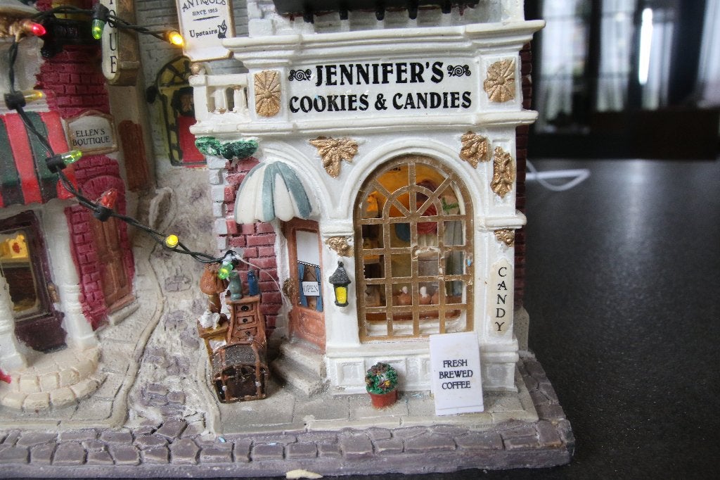 Lemax facade Jennifer's cookies & candies, Diversen, Kerst, Gebruikt, Ophalen of Verzenden
