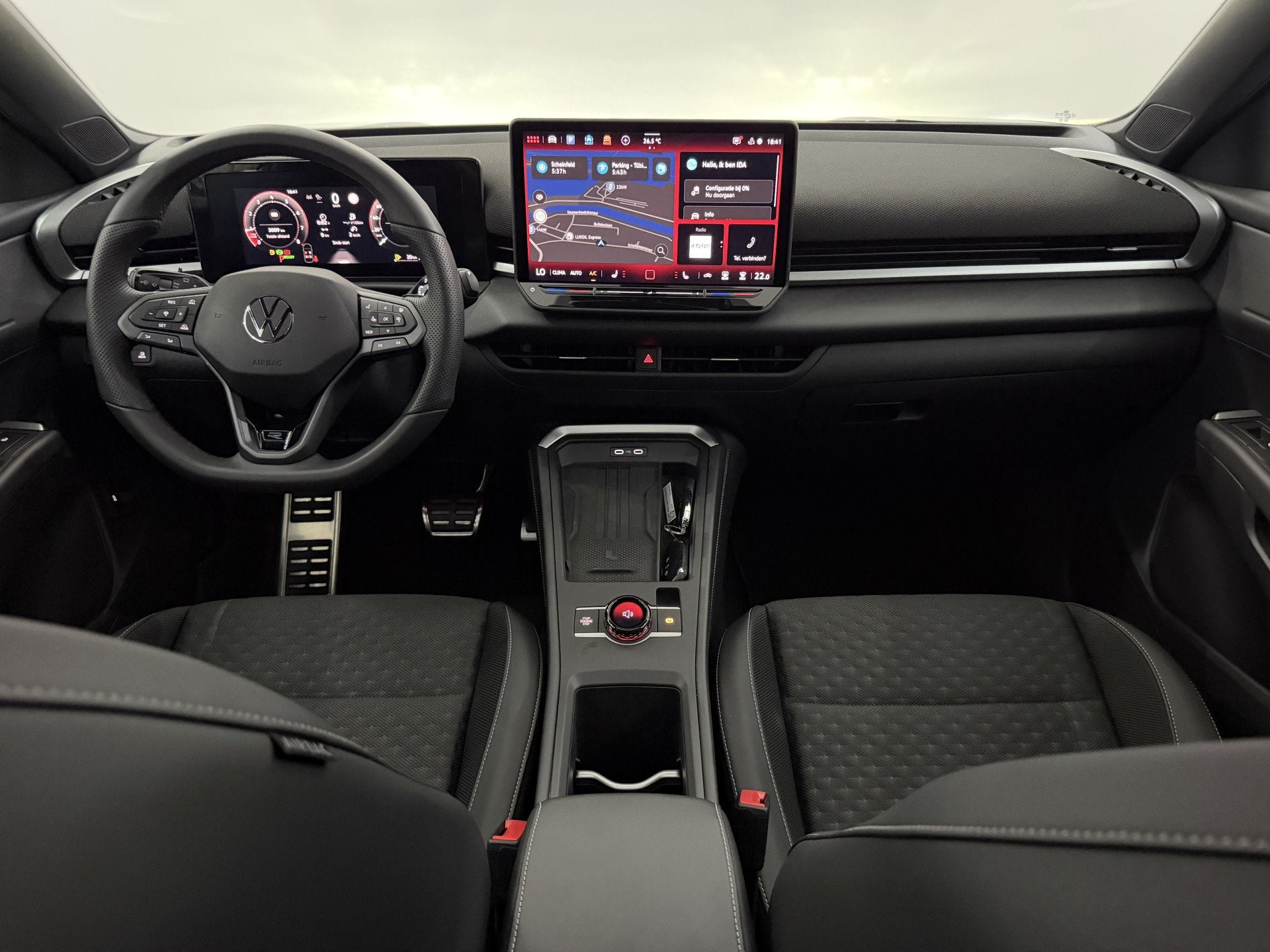 Volkswagen T-Roc 1.5 e TSI R-Line Black edition Panoramadak,, Auto's, Volkswagen, 1258 kg, 4 cilinders, Leder en Stof, Bedrijf