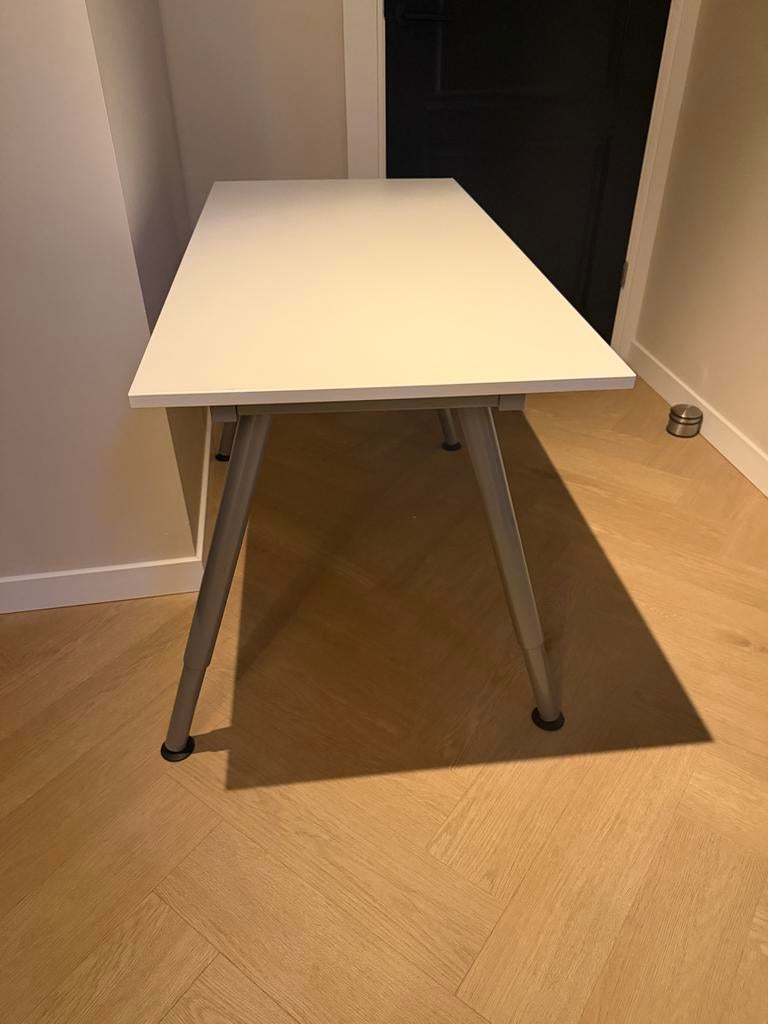 IKEA Galant bureau - Wit met verstelbare poten, Huis en Inrichting, Bureaus, Ophalen, Zo goed als nieuw