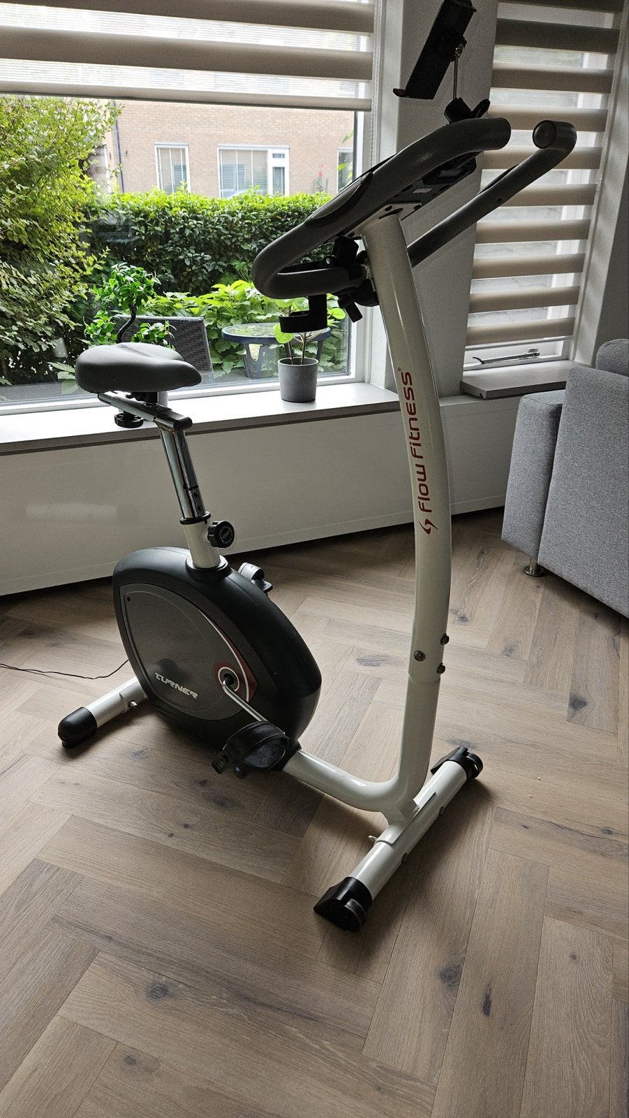 Flow Fitness Hometrainer - Zo goed als nieuw, Ophalen, Zo goed als nieuw, Metaal, Benen