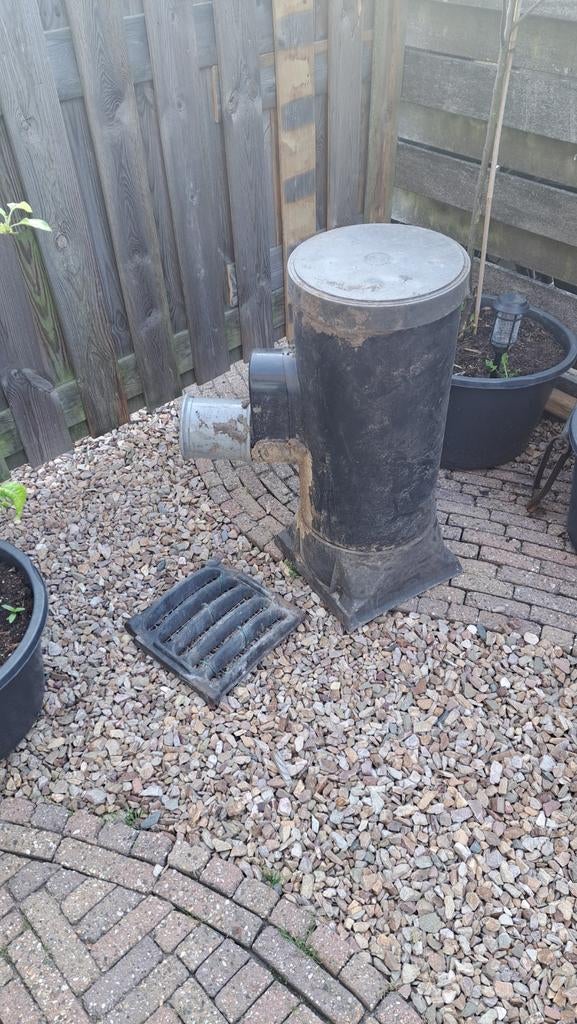 Regenwaterput met rooster en afvoer, Tuin en Terras, Regentonnen, 75 tot 150 liter, Ophalen, Gebruikt, Kunststof