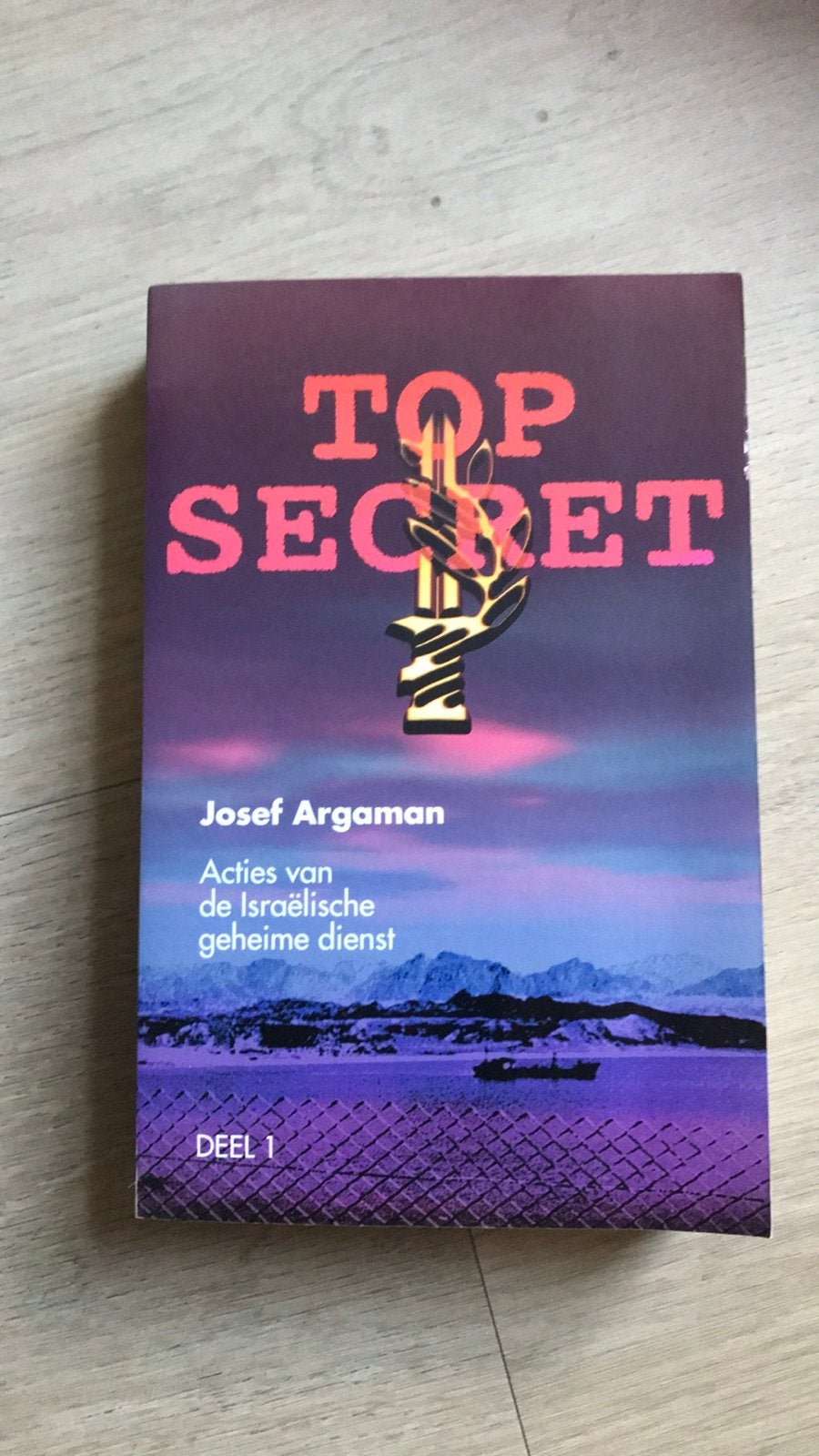 Top Secret - Acties van de Israëlische geheime dienst, Ophalen of Verzenden, Zo goed als nieuw