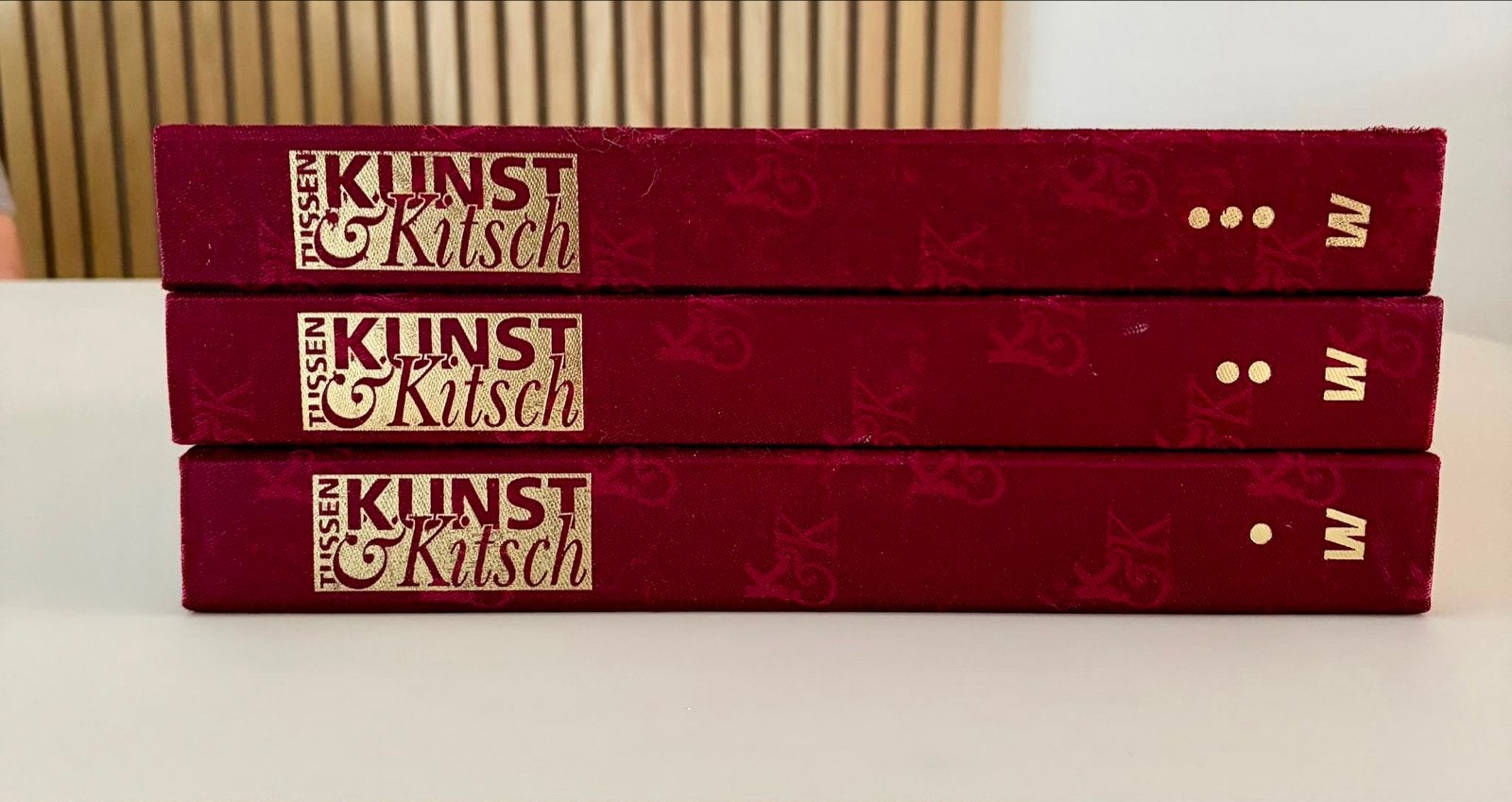 Tussen Kunst & Kitsch Verzameldruk - 3 Banden, Ophalen of Verzenden, Zo goed als nieuw, Overige typen