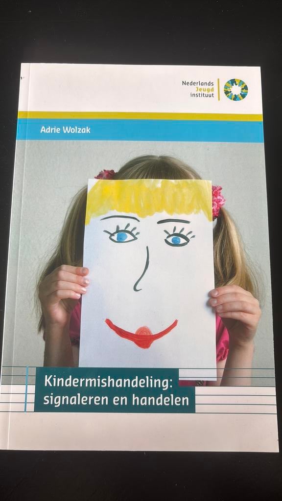 Adrie Wolzak - Kindermishandeling, Ophalen of Verzenden, Zo goed als nieuw, Nederland, Adrie Wolzak