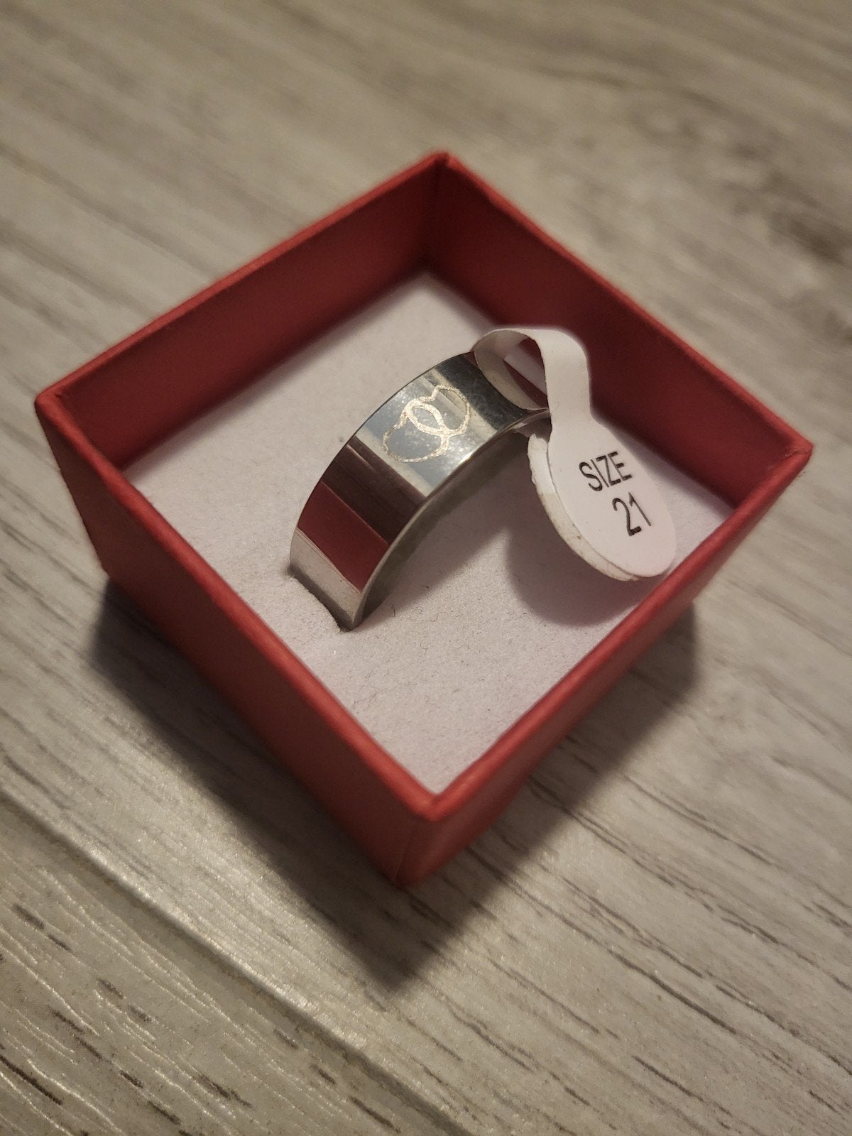 Nieuwe zilverkleurige ring met hartjes, maat 21, 20 of groter, IJzer of Staal, Nieuw, Ophalen of Verzenden