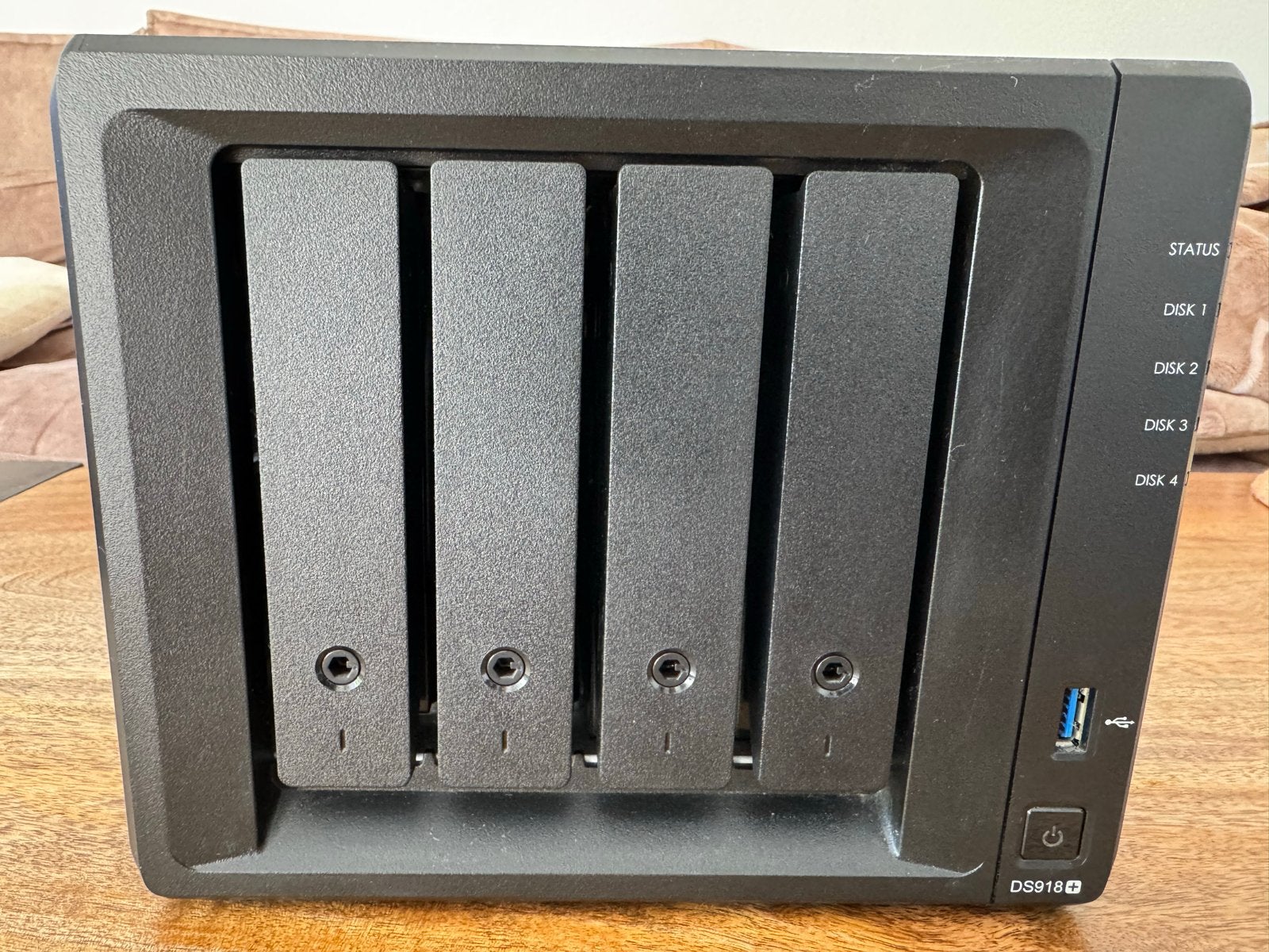 Synology DS918+ NAS zonder schijven met adapter, Computers en Software, NAS, Verzenden, Zo goed als nieuw