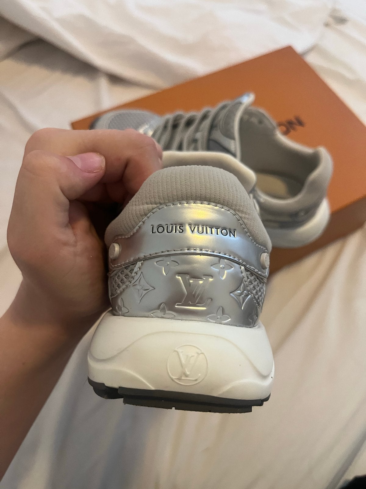 Louis Vuitton Run Away Sneakers Maat 39, Kleding | Dames, Schoenen, Ophalen of Verzenden, Zo goed als nieuw, Grijs, Sneakers of Gympen
