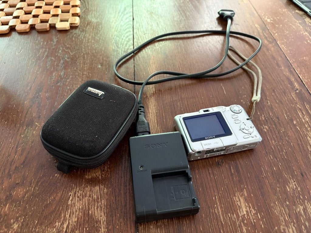 Sony Cyber-shot DSC-W35 digitale camera met 7.2 megapixels, Audio, Tv en Foto, Fotocamera's Digitaal, Geheugenkaart, Zo goed als nieuw