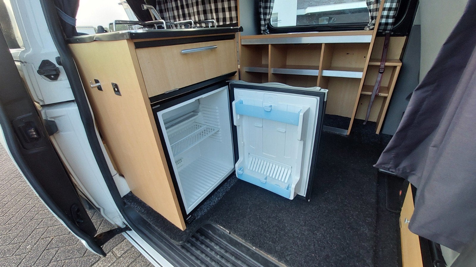 Foto 13 van VW T5 REIMO # 6 ZIT+4 SLAAPPLAATSEN # SLAAPHEFDAK #LENGTEZIT