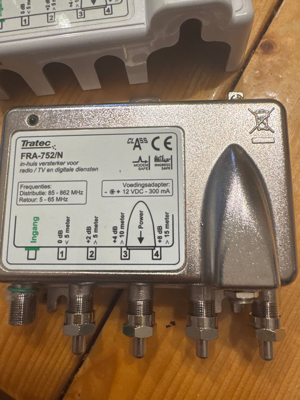 Tratec FRA-752/N In-huis Versterker voor Radio/TV/Digitale D, Ophalen of Verzenden, Gebruikt, Overige kabels
