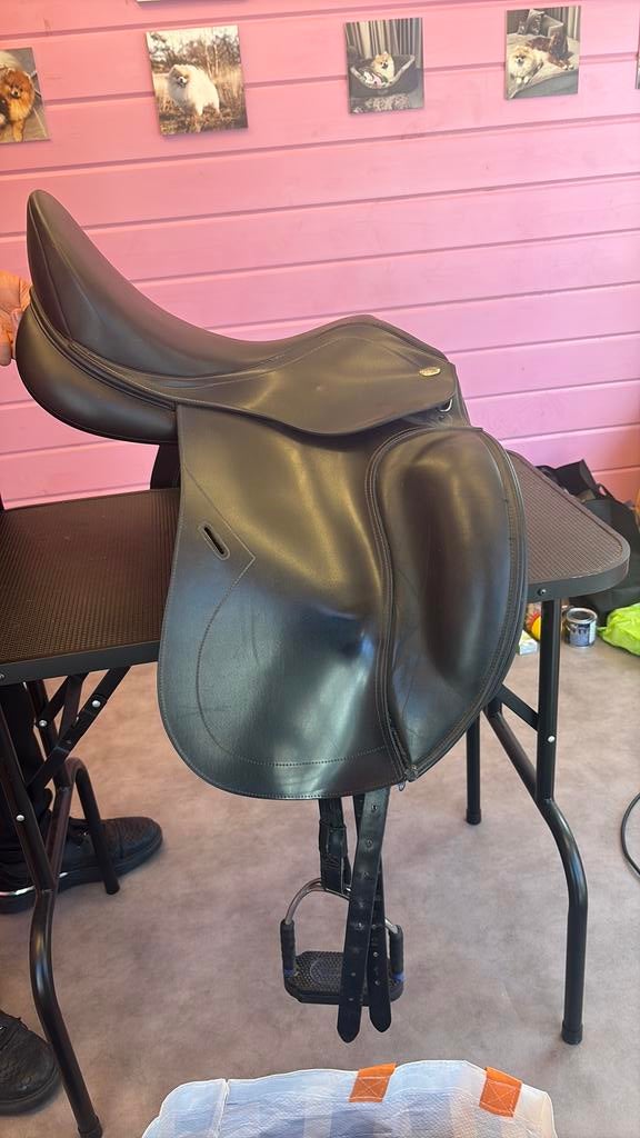 Tekna dressuurzadel 18inch zadel, Ophalen of Verzenden, Zo goed als nieuw, Dressuur