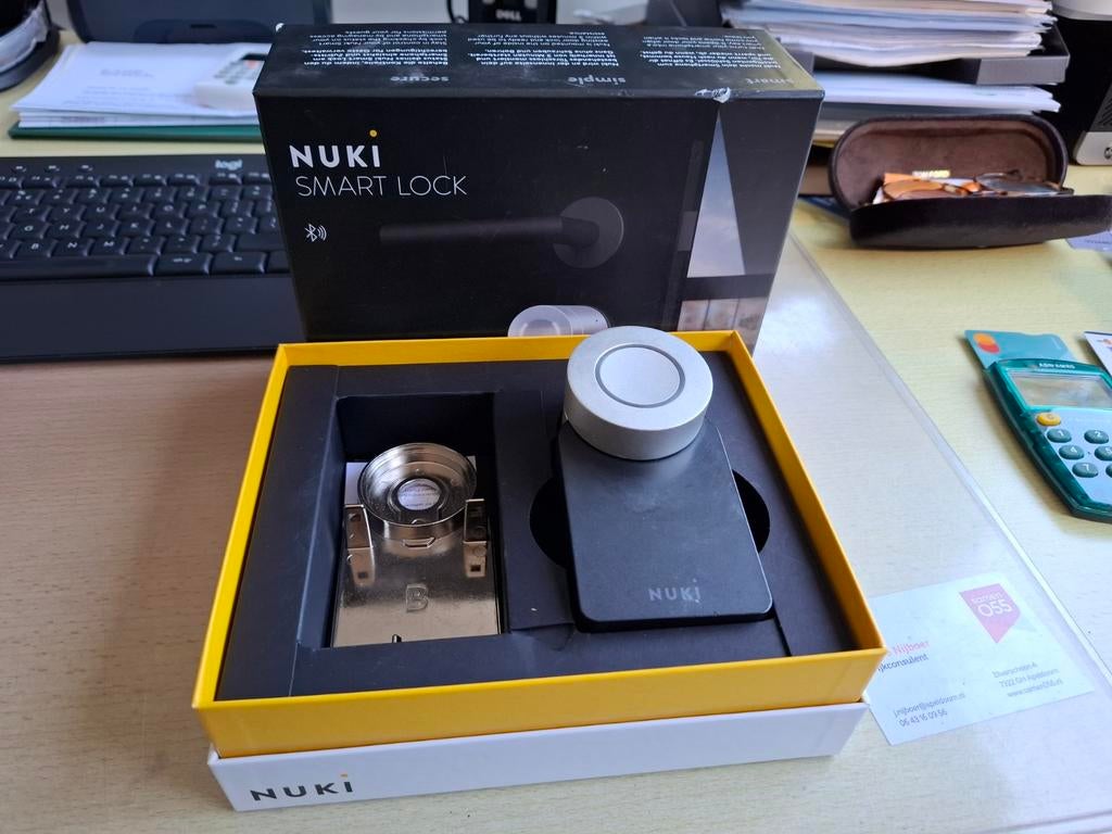 Nuki Smart Lock 2.0 met Bridge en 2 Key Fobs, Ophalen of Verzenden, Zo goed als nieuw, Compleet systeem, Beweging