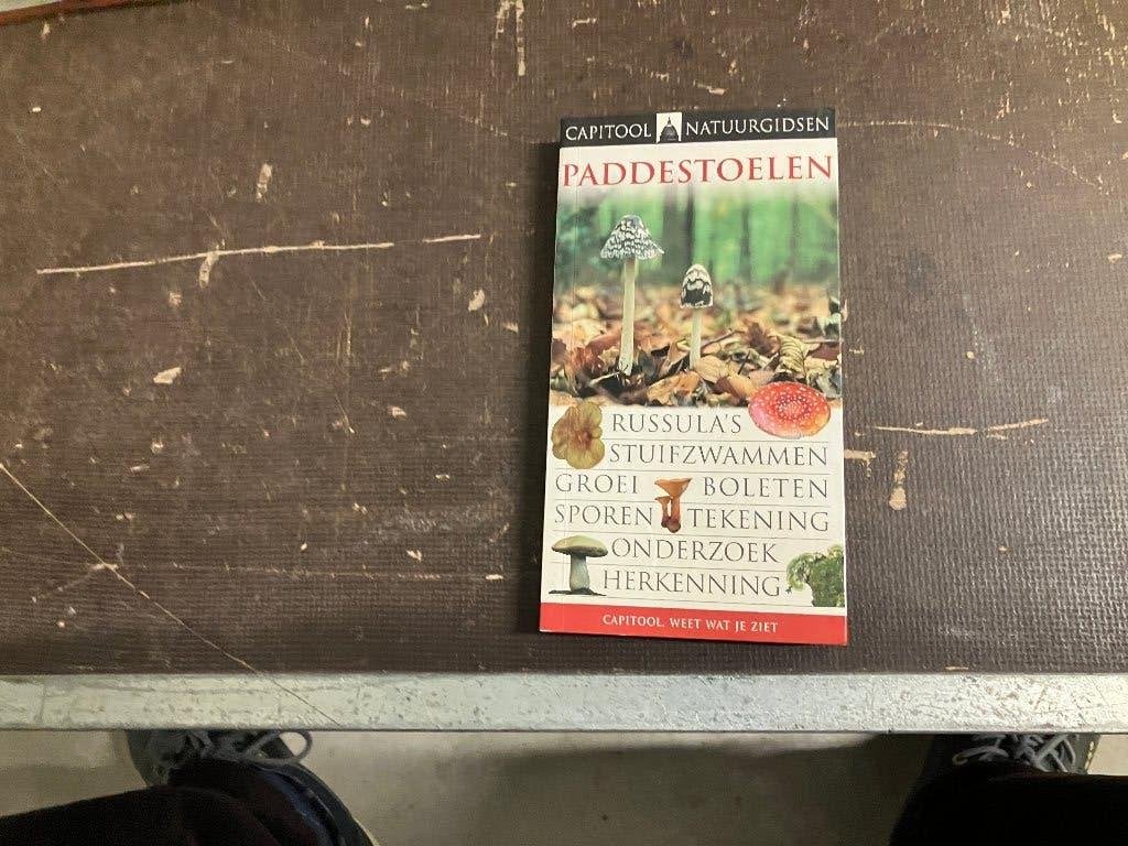 paddestoelen natuurgids, Ophalen of Verzenden, Zo goed als nieuw, Natuur algemeen