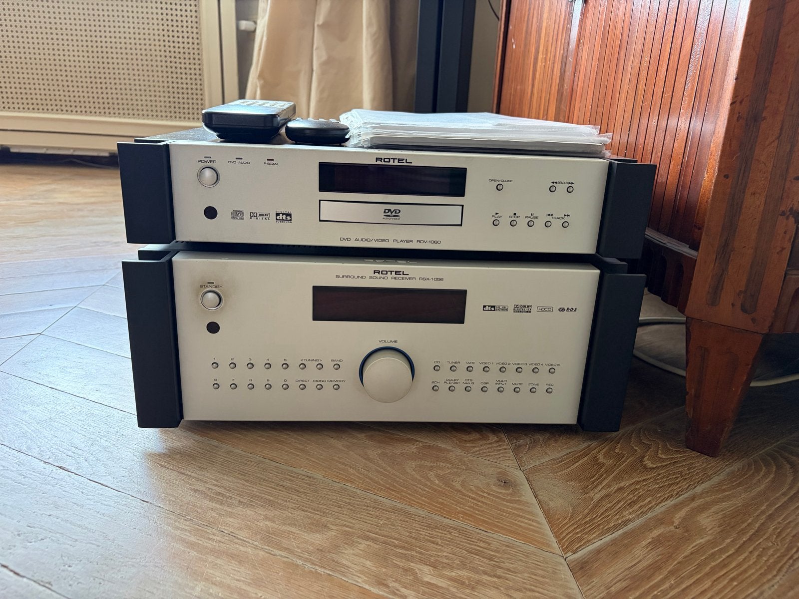 Rotel Surround Sound Receiver RSX-1065 & DVD-speler RDV-1060, Losse componenten, Zo goed als nieuw, Dvd-speler, Ophalen