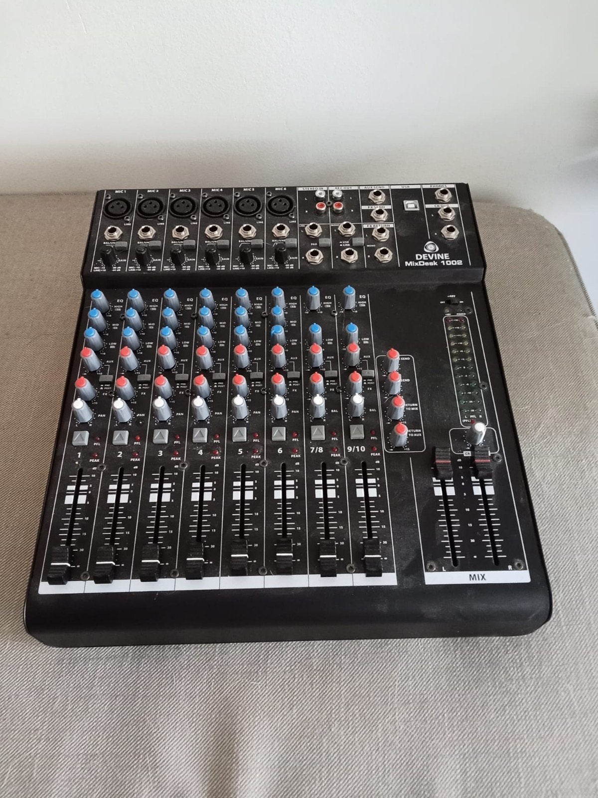 Devine MixDesk 1002 mengpaneel met Innox flightcase, Ophalen