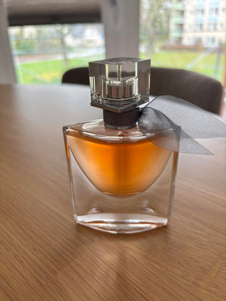 Te koop: La Vie Est Belle, eau de parfum 30 ml, Ophalen of Verzenden, Zo goed als nieuw