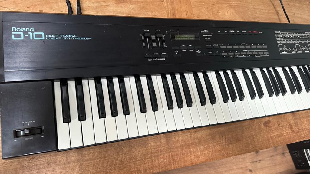 Roland D-10 Synthesizer - Vintage Linear Synthesizer, Muziek en Instrumenten, Synthesizers, Gebruikt, 61 toetsen, Roland, Met midi-aansluiting