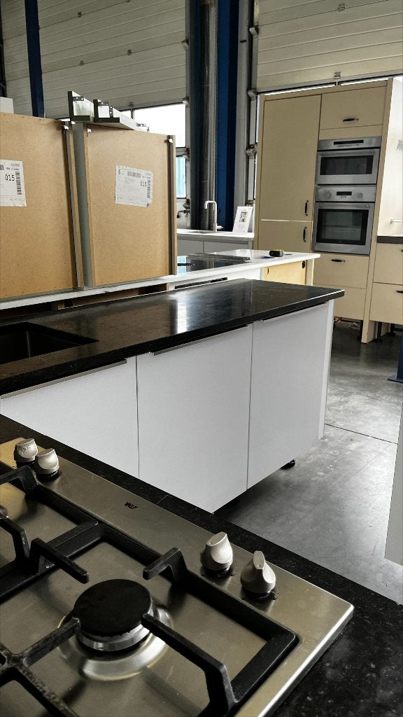 Keuken Compleet met APP 120Keukens op voorraad Nr. 2983, Ophalen of Verzenden, Zo goed als nieuw, Hoekkeuken, Greeploos