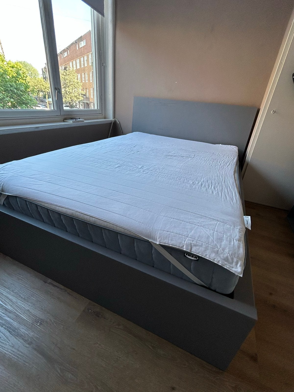IKEA Bedframe met opberglades, grijs, 140x200 cm, Ophalen, Tweepersoons, 140 cm, Zo goed als nieuw