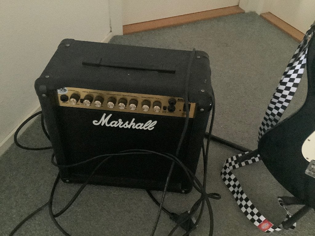 Foto 4 van Elektrische gitaar met versterker