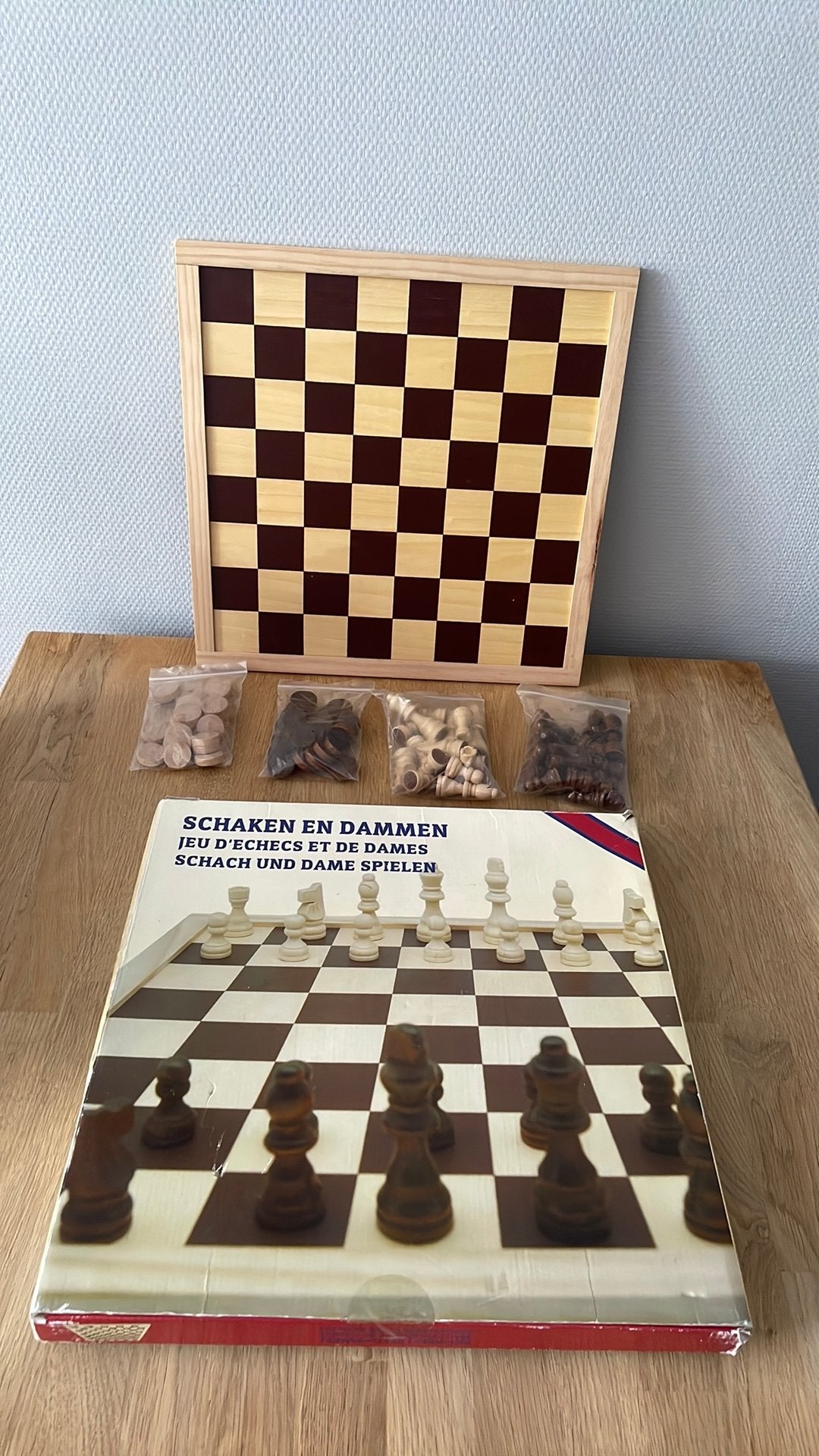 Zgan Complete dam schaakbord met toebehoren, Een of twee spelers, Ophalen of Verzenden, Zo goed als nieuw
