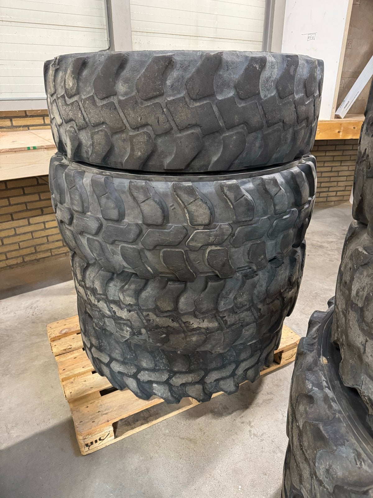 Gebruikte kraanbanden met velgen 315/80R22.5, Ophalen